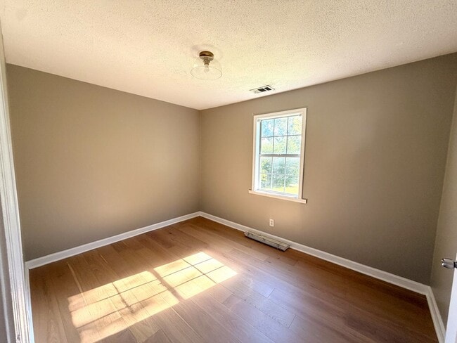 Building Photo - 3018 Harlin Dr