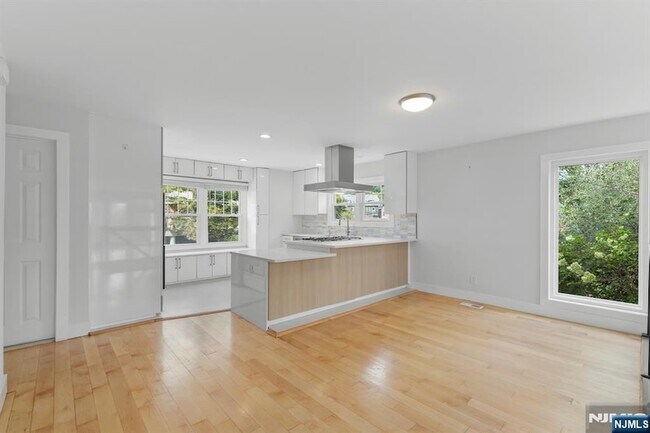 Building Photo - 6 Grand Cove Way
