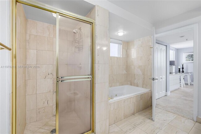 Building Photo - 1800 Sunset Harbour Dr