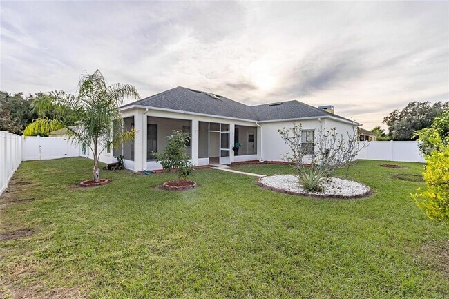 Building Photo - 411 Tamarind Parke Ln