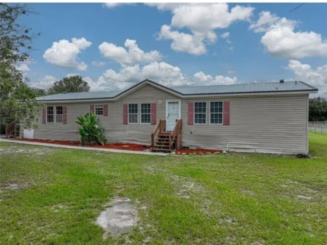 Building Photo - Beautiful home on 2.5 acres