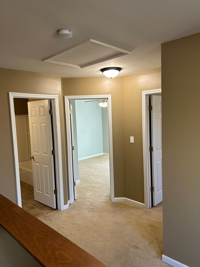 Building Photo - 538 Springhurst Pkwy