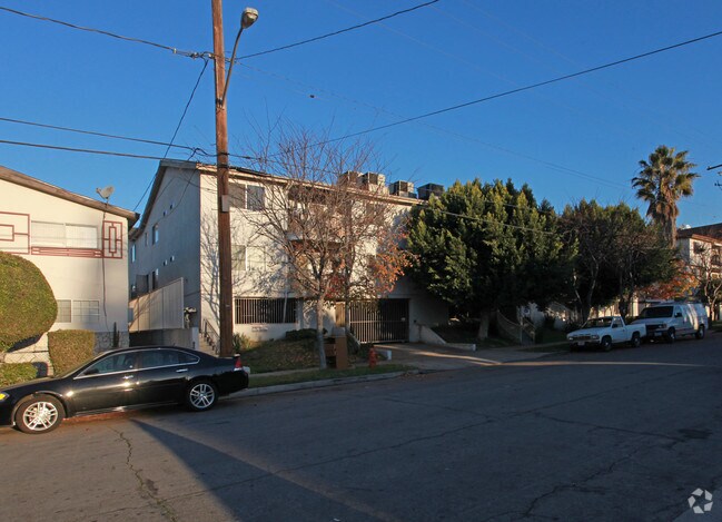 Building Photo - 221 W Elm Ave