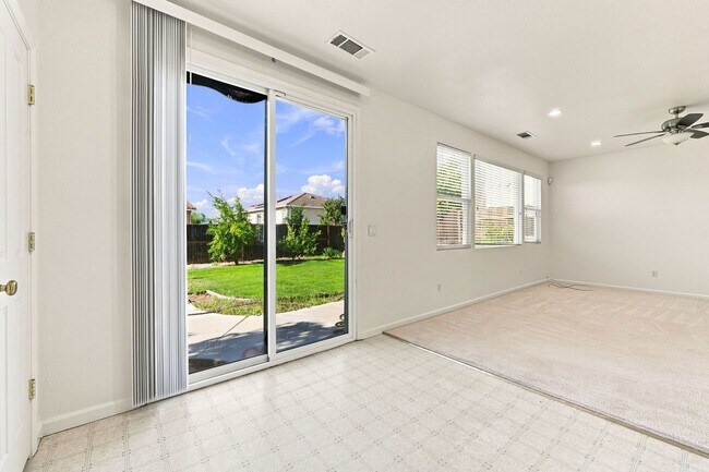 Building Photo - 5486 Benttree Way