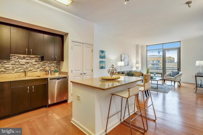 Building Photo - 440 L St NW