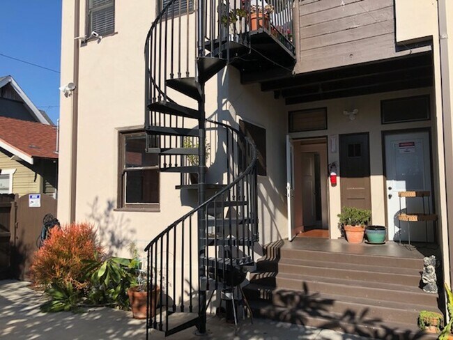 Building Photo - 1144 E Appleton St