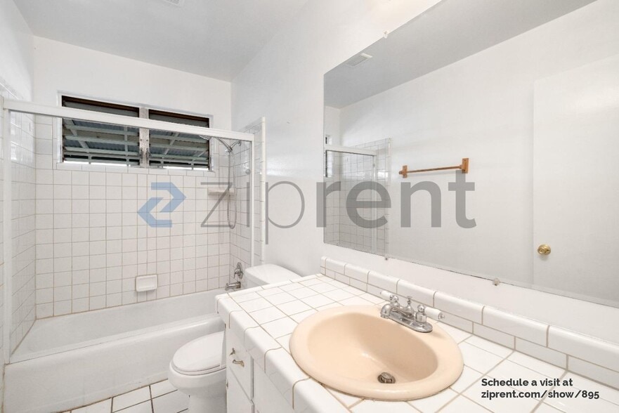 Building Photo - Unit