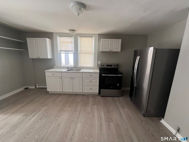 Building Photo - 144 Clark St