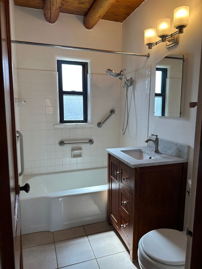 Building Photo - 1361 Santa Rosa Dr