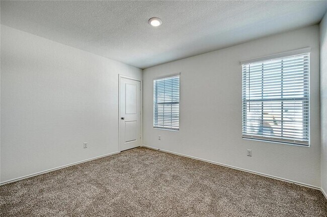 Building Photo - 772 Circle Wy