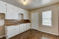 Building Photo - Charming 3-Bedroom Home in Bethany Near Pa...