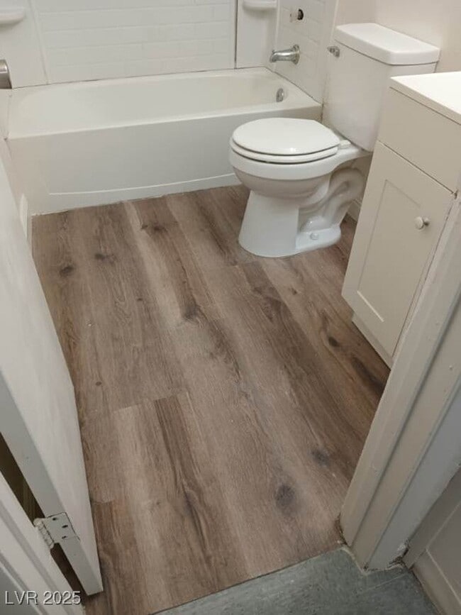 Building Photo - 1400 E Mesquite Ave