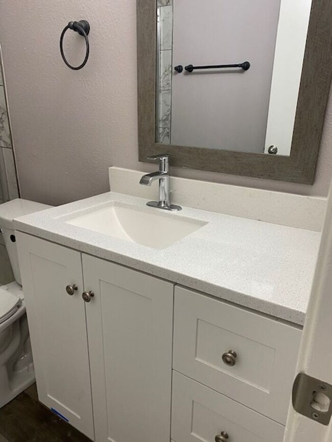 Building Photo - $2,350 Lovely Remodeled 3 Bedroom-2 bath-2...