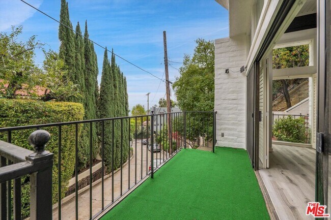 Building Photo - 1713 Queens Ct