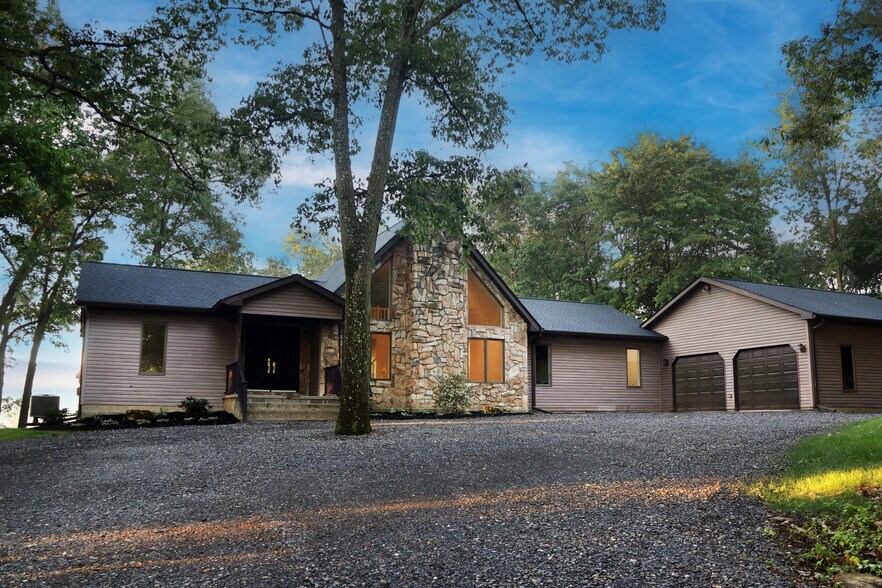 Primary Photo - 314 Bear Hollow Rd