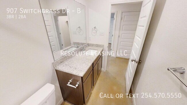 Building Photo - 907 Switchgrass Dr