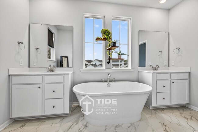 Building Photo - Private Retreat with Modern Upgrades