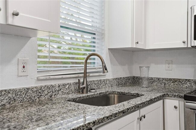 Building Photo - 3301 Rosefield Dr