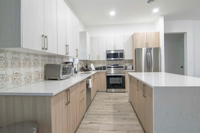 Building Photo - 15245 Brainbridge Cir