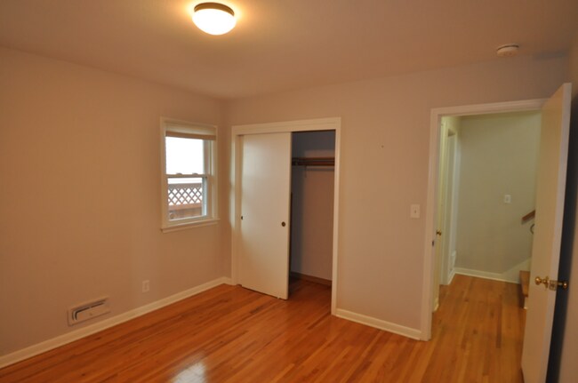 Building Photo - 5000 Vincent Ave S