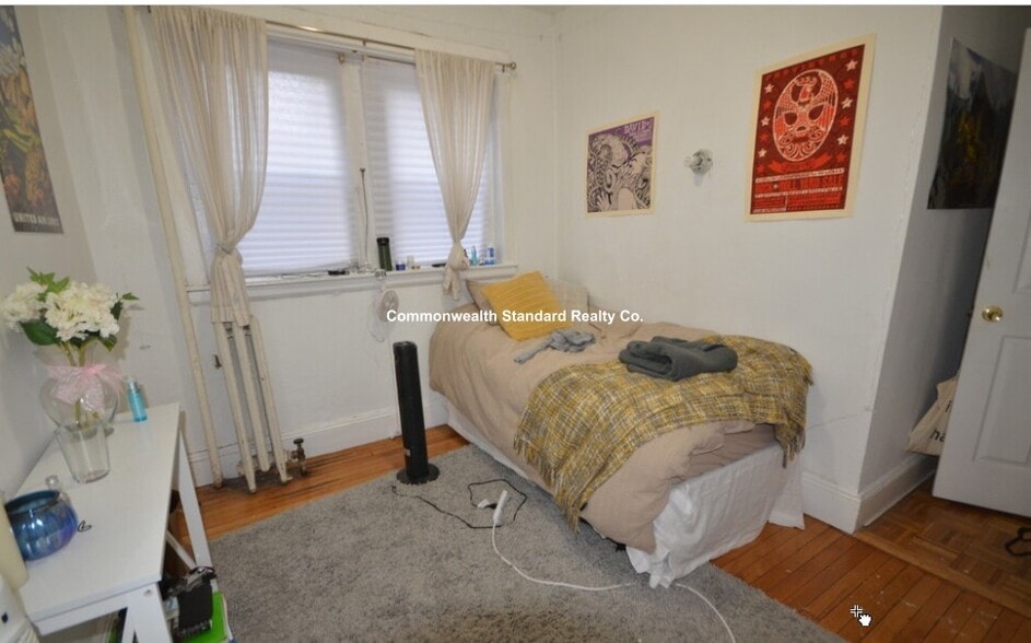 Building Photo - 54 Egmont St