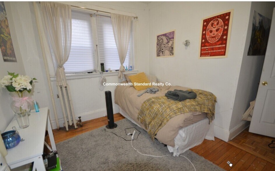 Building Photo - 62 Egmont St