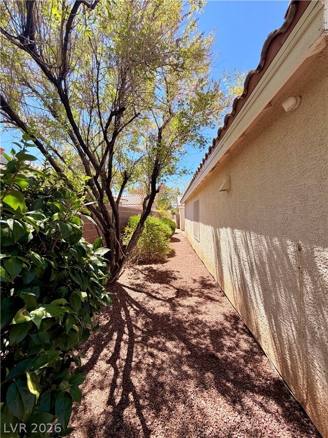 Building Photo - 2278 Chestnut Ranch Ave