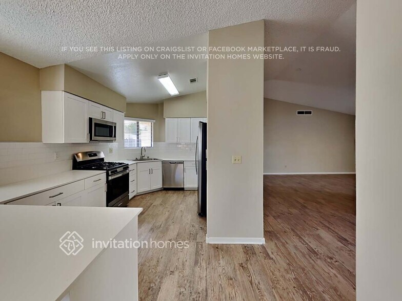 Building Photo - 2087 Club Crest Way