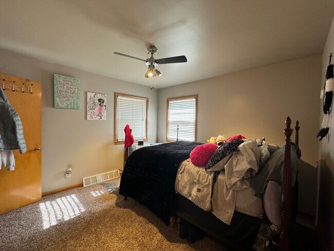 Building Photo - Spacious 3 Bedroom Home Available Early January!