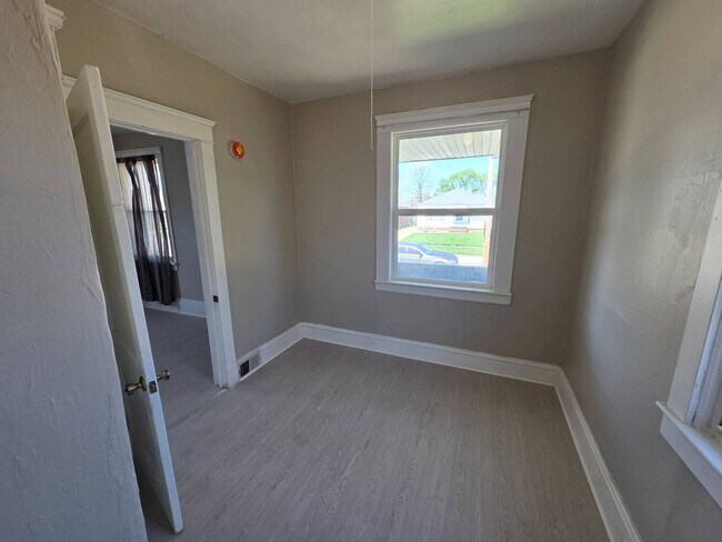 Building Photo - 3027 Fortune Ave