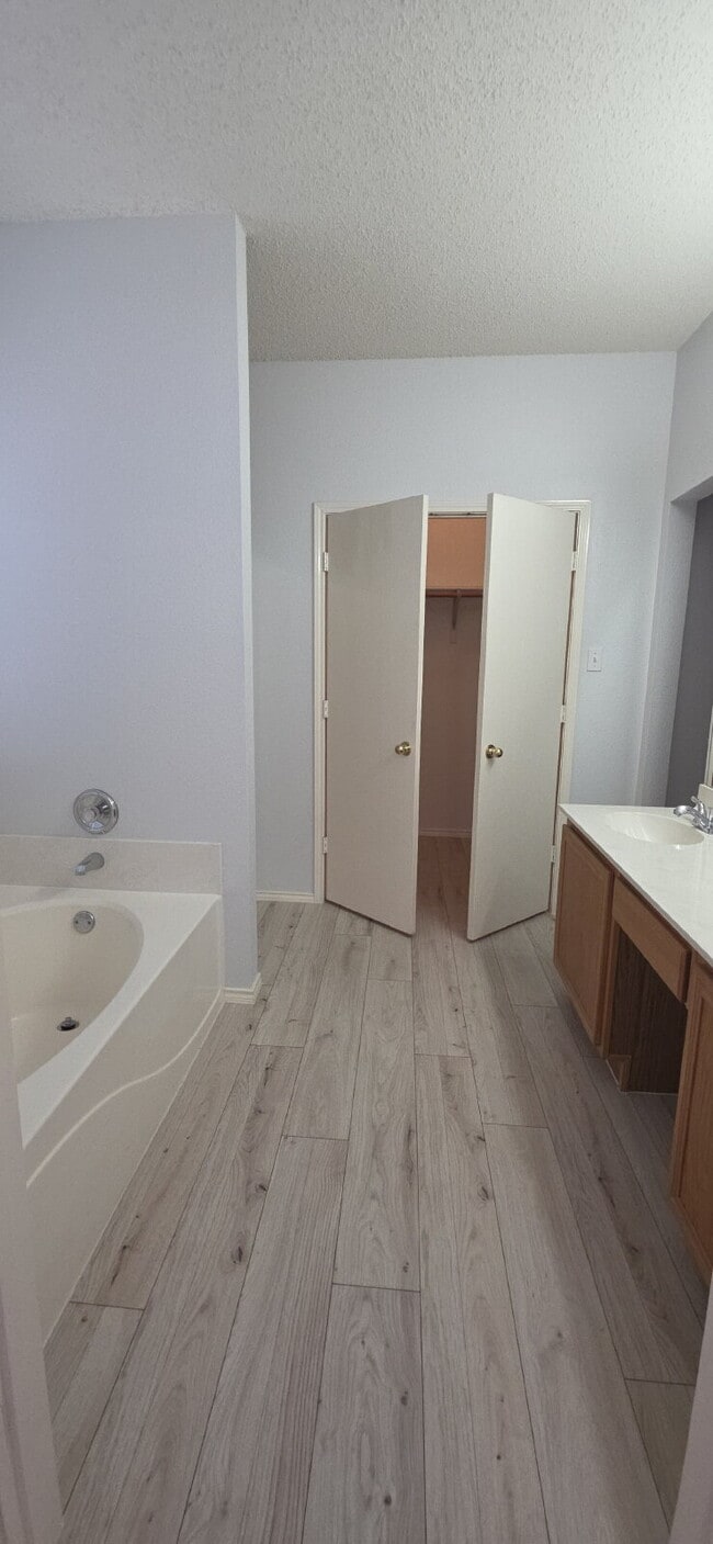 Building Photo - Beautifully Updated Arlington Home with Po...