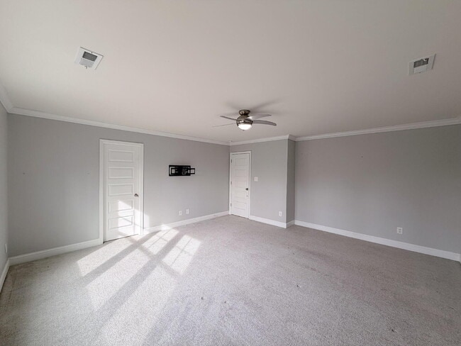 Building Photo - Spacious 3 Bedroom Home on 1 Acre Lot!