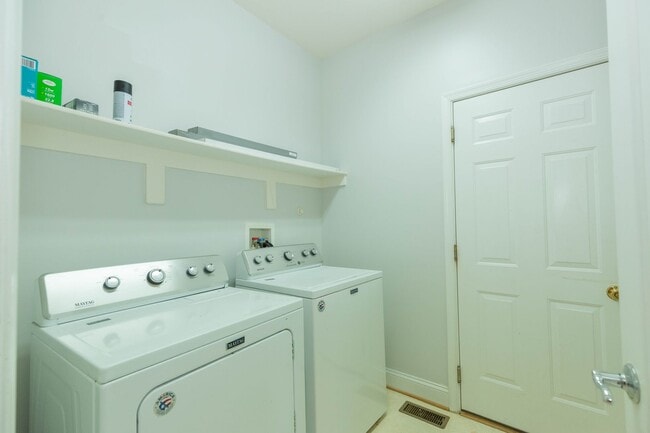 Building Photo - 391 Sheerer Dr