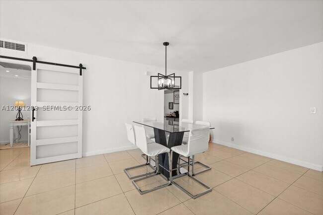 Building Photo - 4001 S Ocean Dr