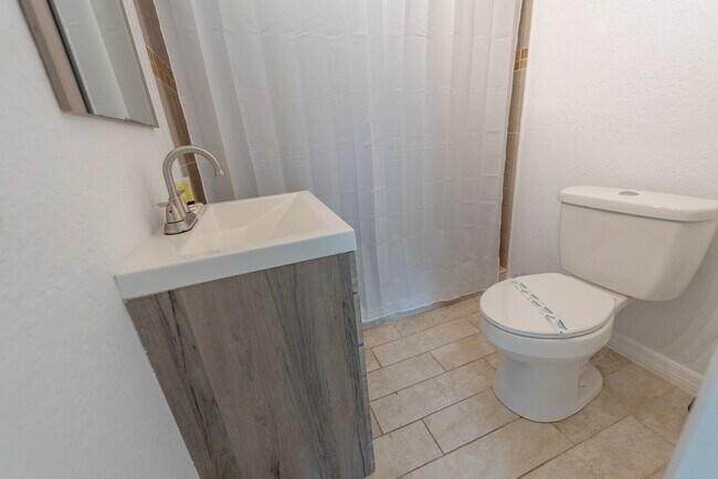 Building Photo - 2627 Ambergate Rd