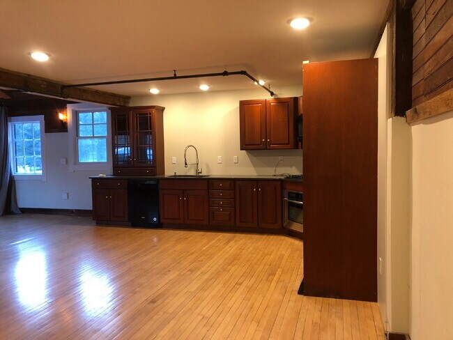 Building Photo - 13 Tavern Wy