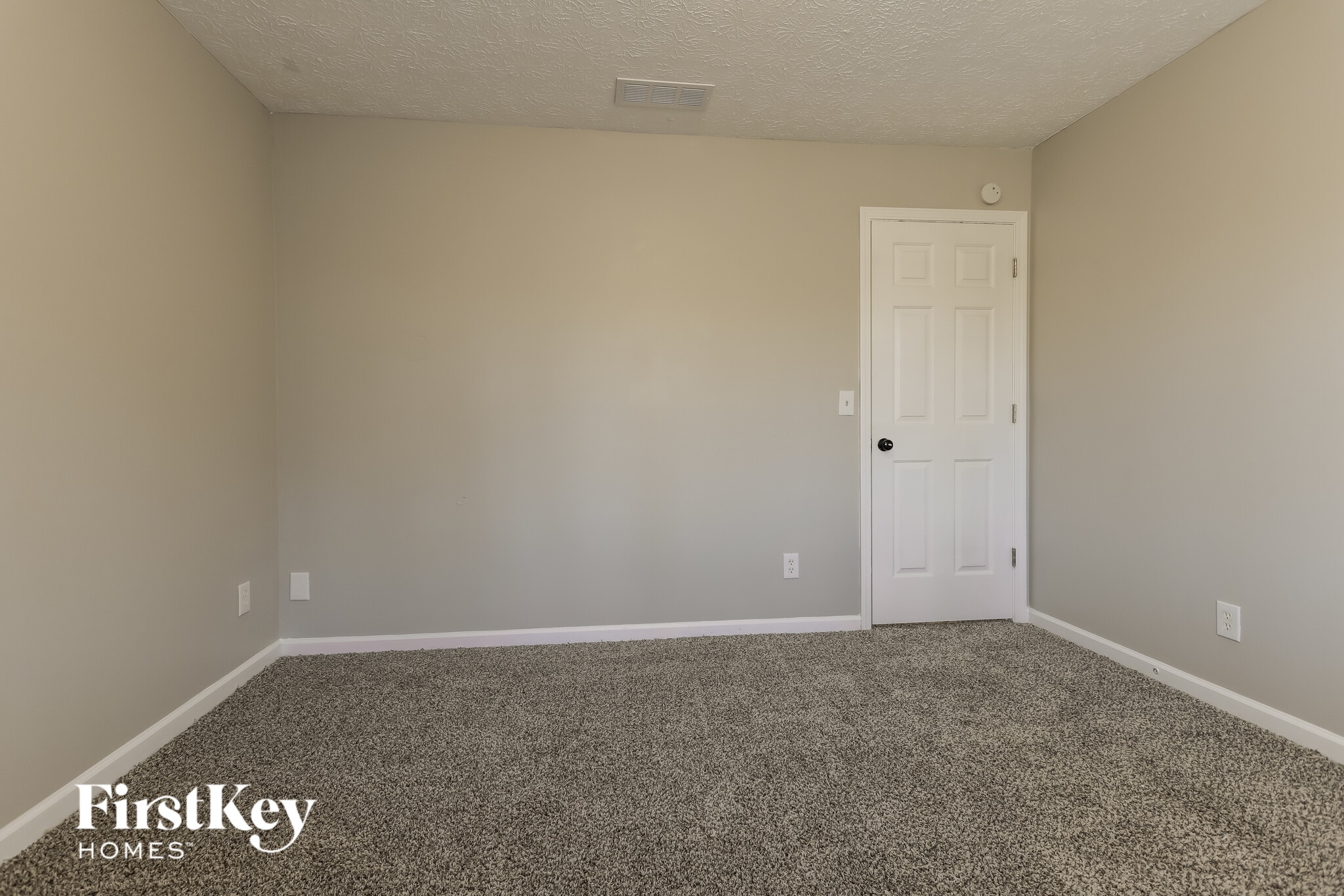 Building Photo - 571 Hilton Ave