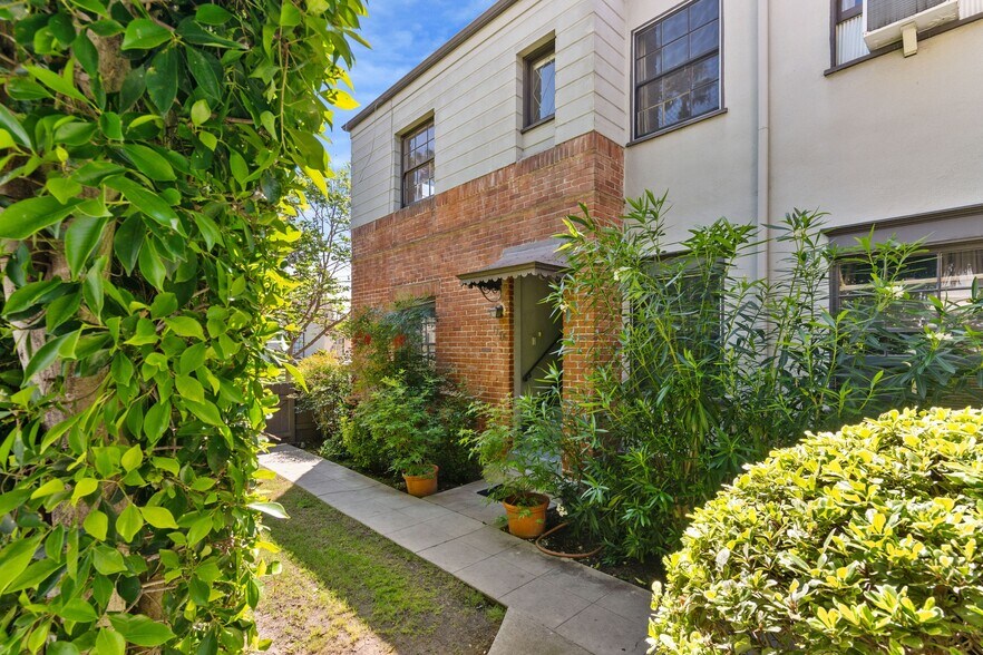 Building Photo - 117 1/2 N Harper Ave