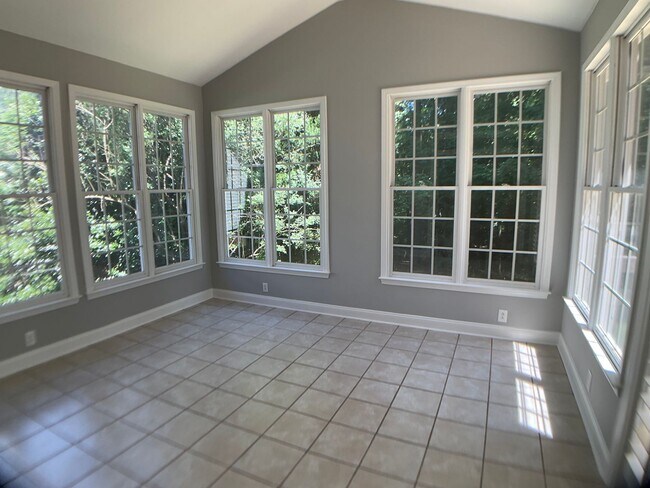 Building Photo - Absolutely Stunning Rare Rental in Hope Va...