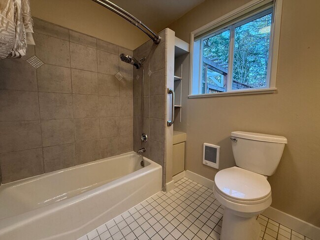 Building Photo - One bedroom/One Bath Apartment with outdoor space on quiet flag lot!  Available Now