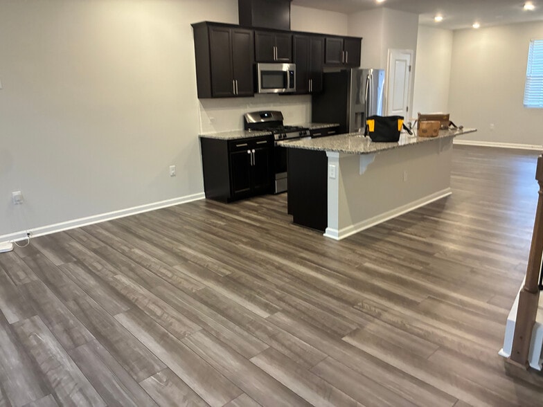 Building Photo - Room in Townhome on Sweet Lilac Wy