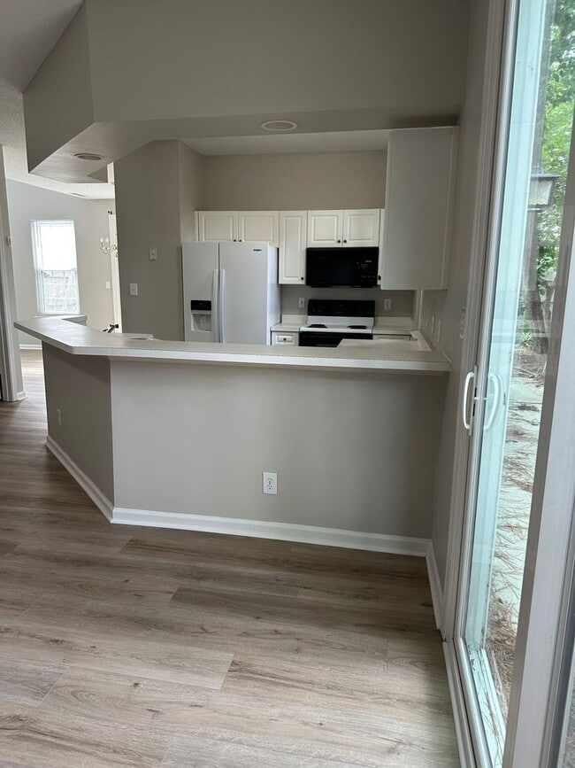 Building Photo - Plantation Woods  in Chesapeake 3 BR, 2.5 BA, 2 Car Garage