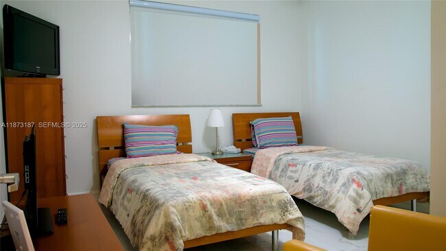 Building Photo - 18100 N Bay Rd