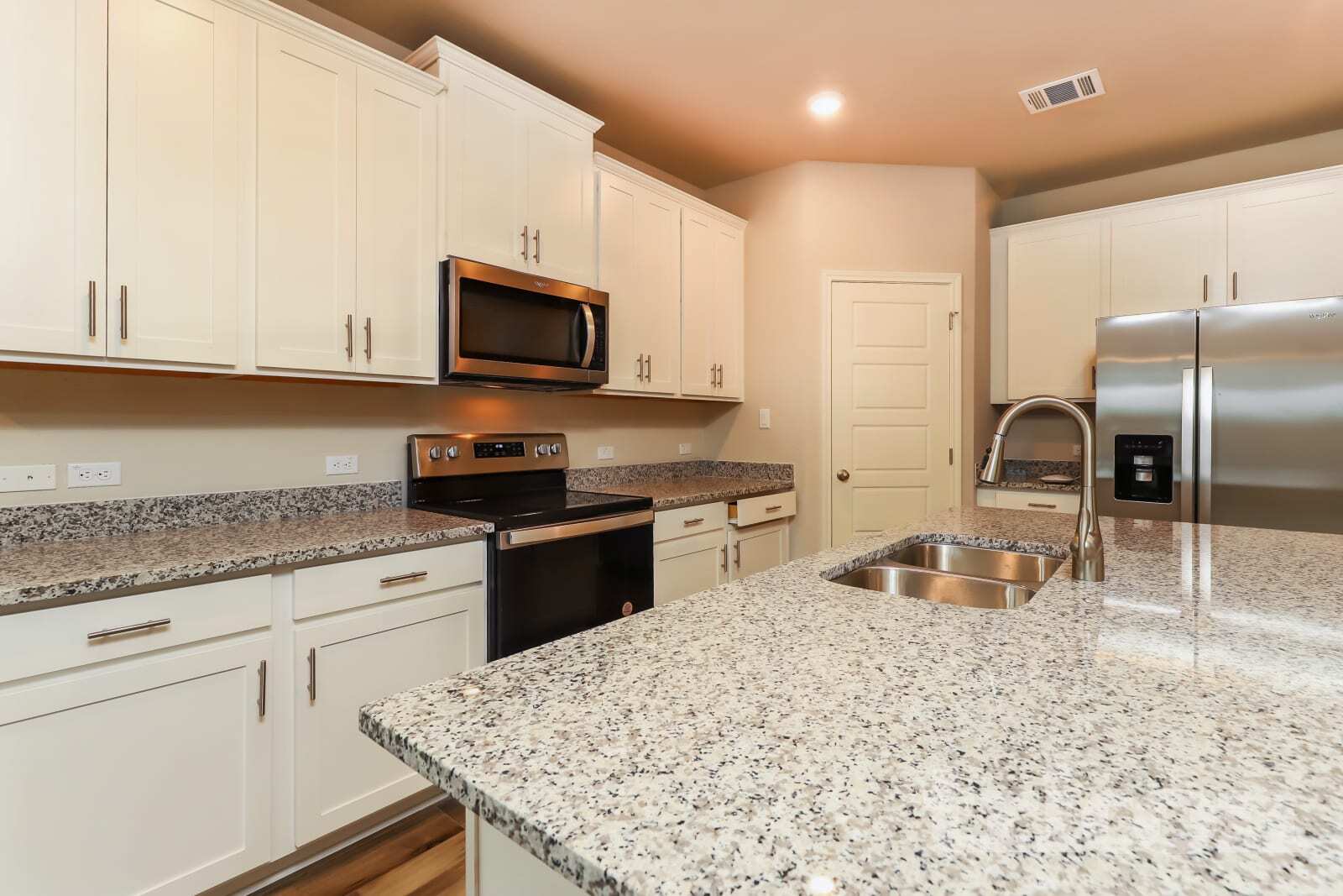 Building Photo - 5532 Shasta Pl