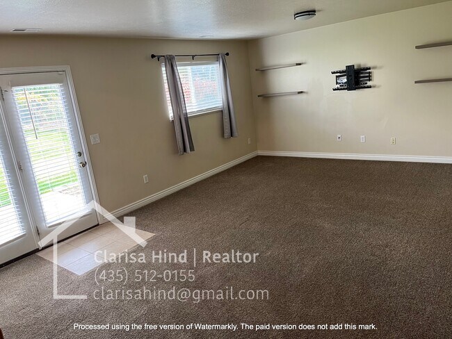 Building Photo - 262 1660 W