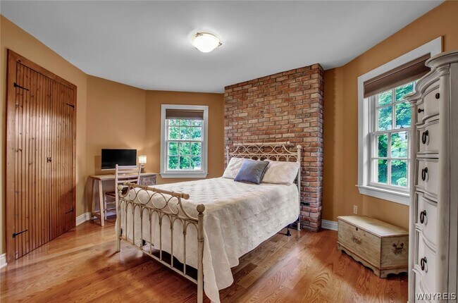 Building Photo - 5940 Thompson Rd