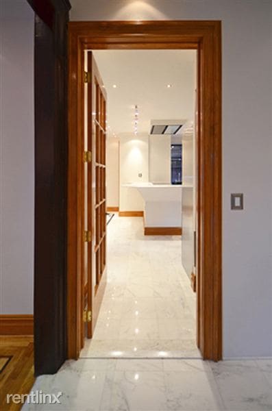 Building Photo - 855 7TH Ave