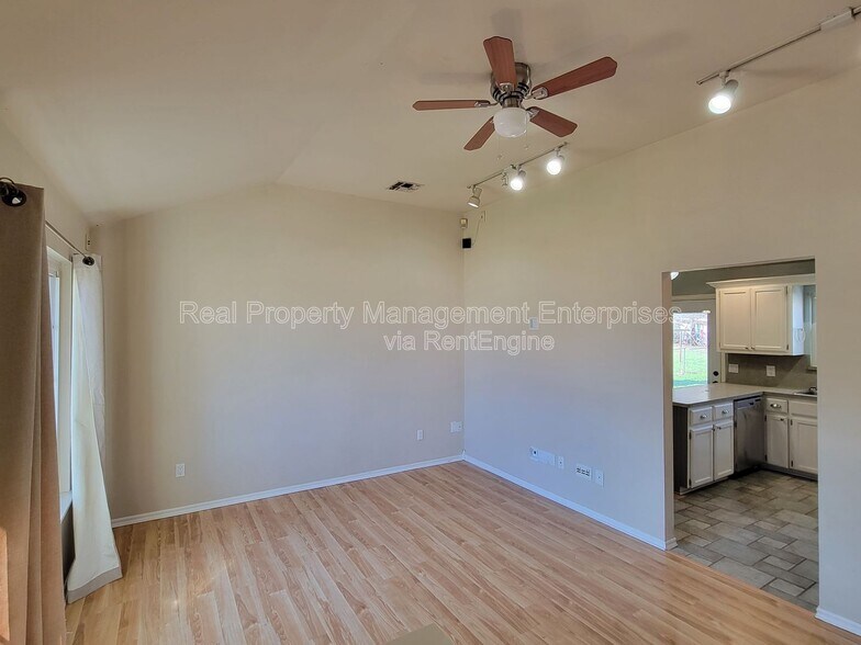 Building Photo - 4205 SE 47th St