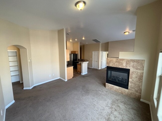 Building Photo - Gorgeous 2Bed/2Bath/1CarGarage TownHouse, located in the NW part of the valley