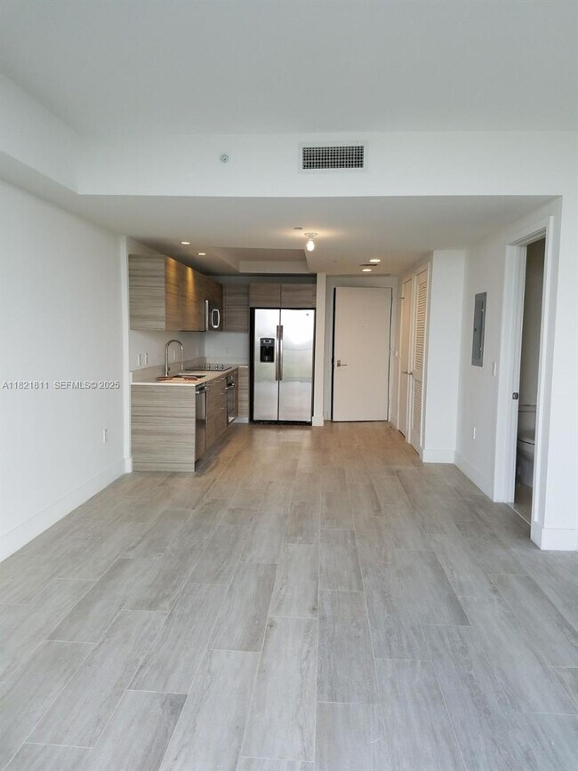 Building Photo - 121 NE 34th St